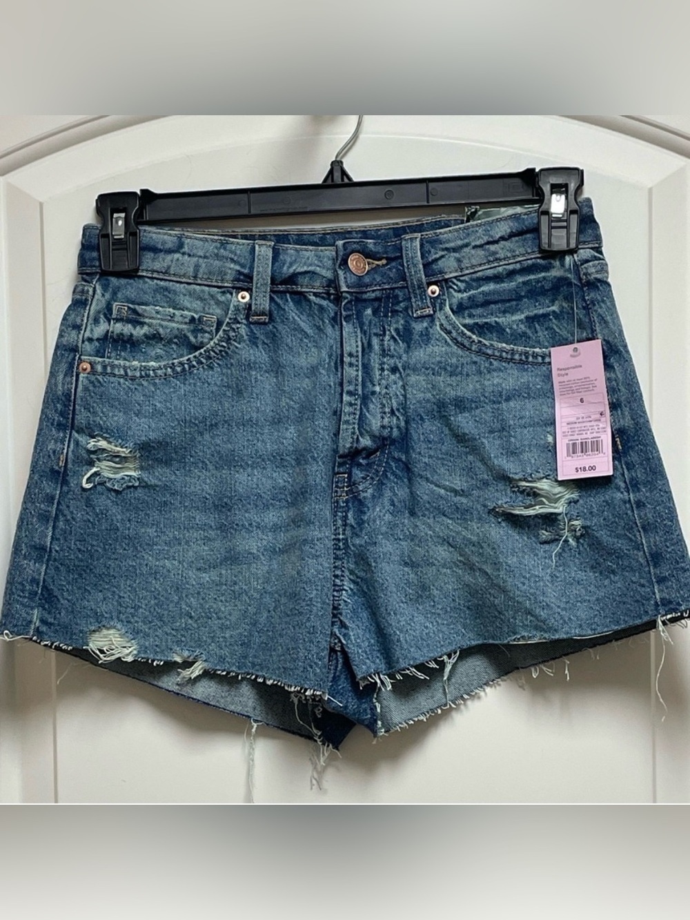 Wild Fable Sz 6 2” High Rise Medium Wash Blue Jean Shorts Distressed Y2K Recycle